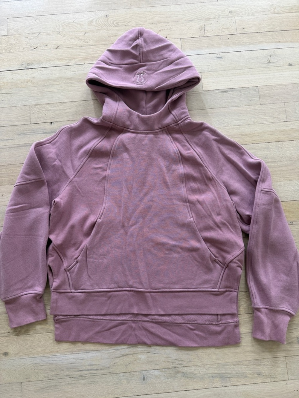 Lululemon Scuba Oversized Side-Slit
Hoodie
Colour Rose Blush
Size XS/S